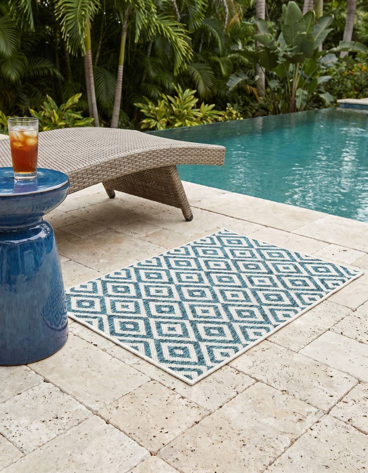 Detail image of 2' x 3' Easy-Clean Jill Zarin Costa Rica Indoor / Outdoor Rug