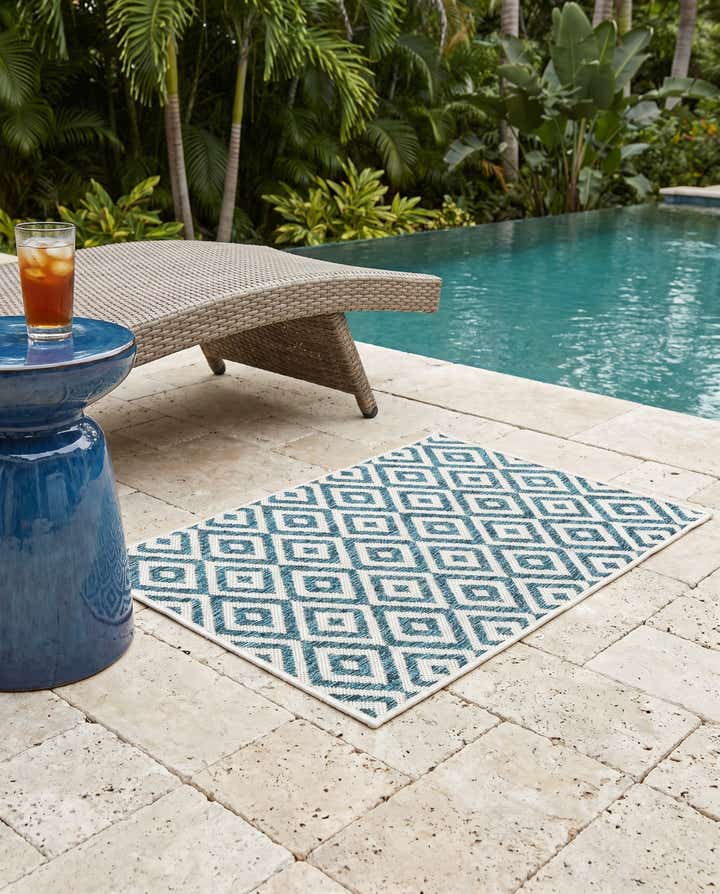 2' x 3' Easy-Clean Jill Zarin Costa Rica Indoor / Outdoor Rug