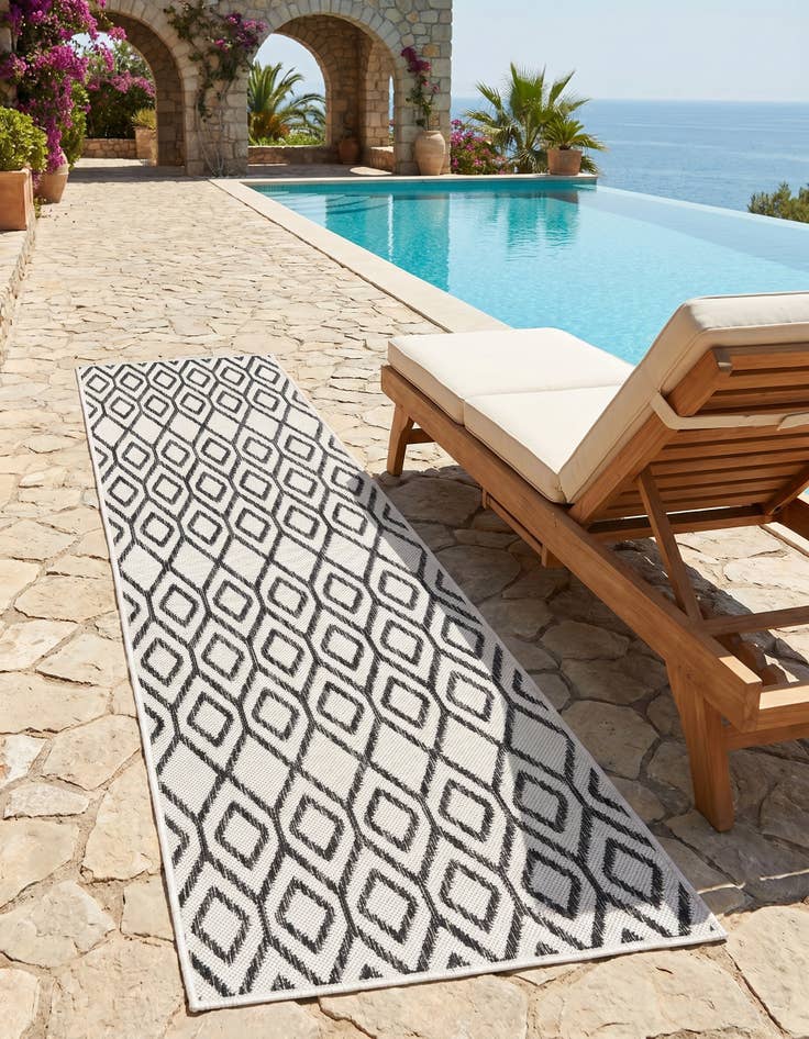 Detail image of 2' x 6' Easy-Clean Jill Zarin Turks and Caicos Indoor / Outdoor Runner Rug