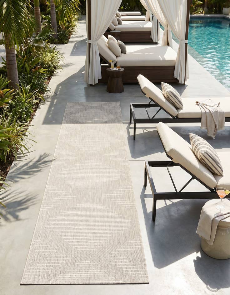 Detail image of 3' 3 x 14' Easy-Clean Modern Indoor / Outdoor Runner Rug