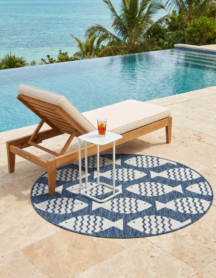 Detail image of 4' 1 x 4' 1 Easy-Clean Coastal Indoor / Outdoor Round Rug
