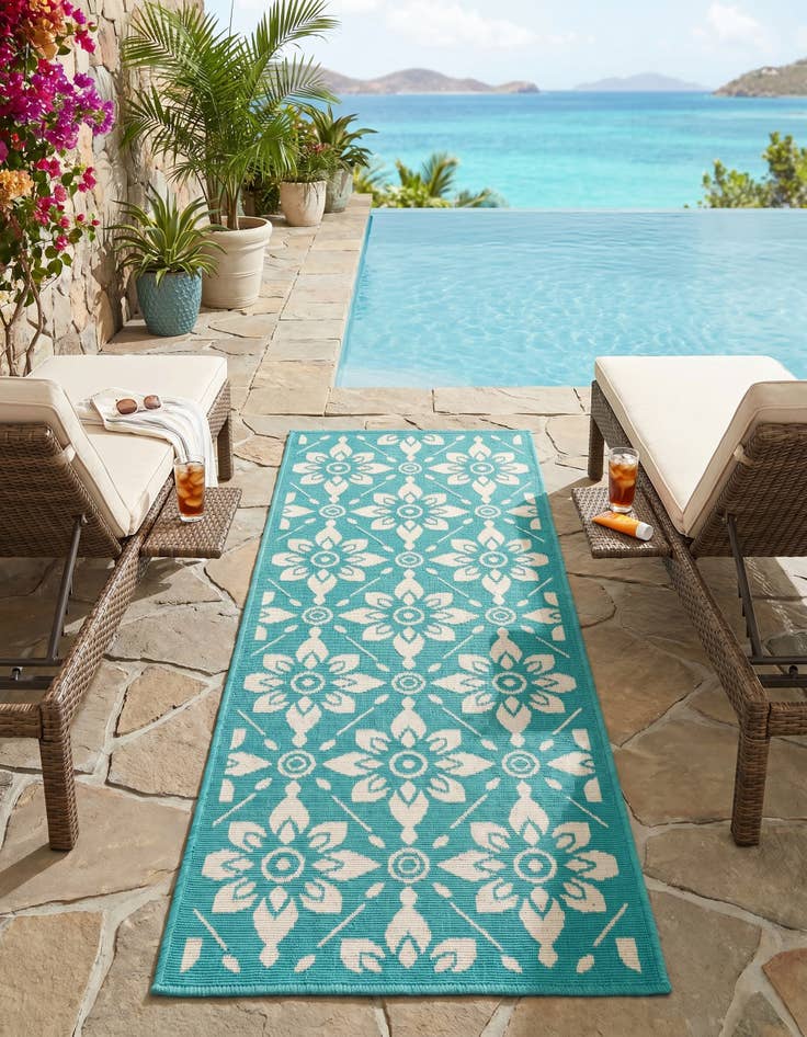 Detail image of 2' x 5' Easy-Clean Trellis Indoor / Outdoor Runner Rug