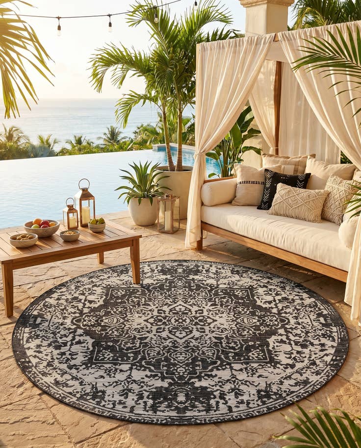Detail image of 7' x 7' Easy-Clean Jill Zarin Indoor / Outdoor Round Rug