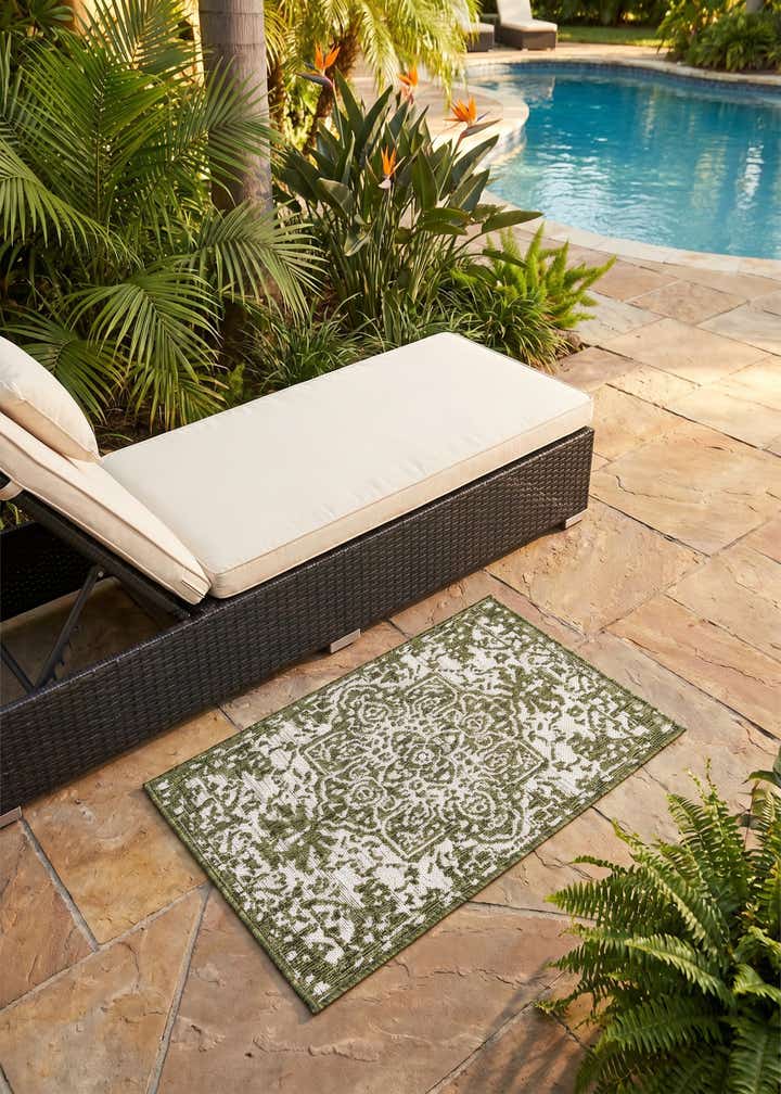 2' x 3' Easy-Clean Jill Zarin Dubai Indoor / Outdoor Rug