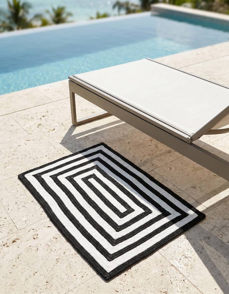 Detail image of 2' 2 x 3' 1 Easy-Clean Eco Verse Washable Indoor / Outdoor Rug