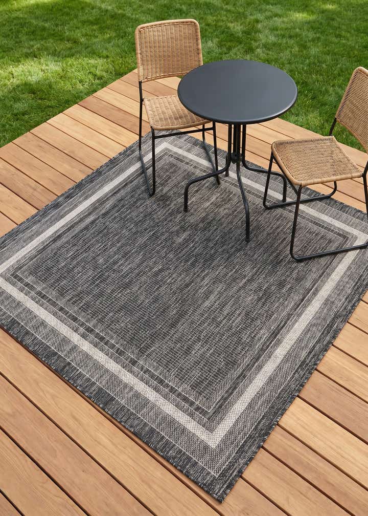 5' 3 x 5' 3 Easy-Clean Border Indoor / Outdoor Square Rug