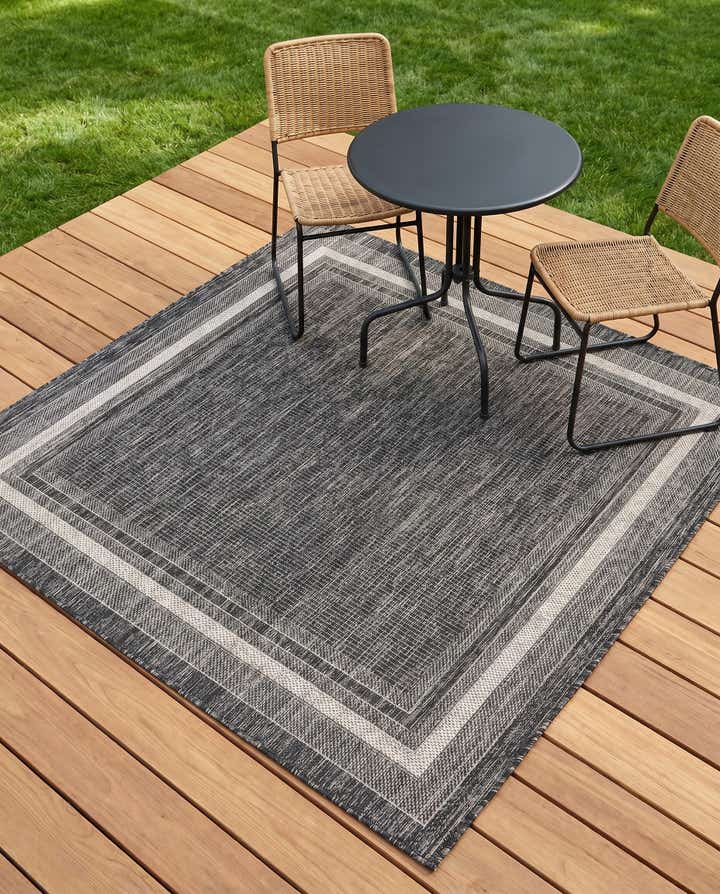 5' 3 x 5' 3 Easy-Clean Border Indoor / Outdoor Square Rug
