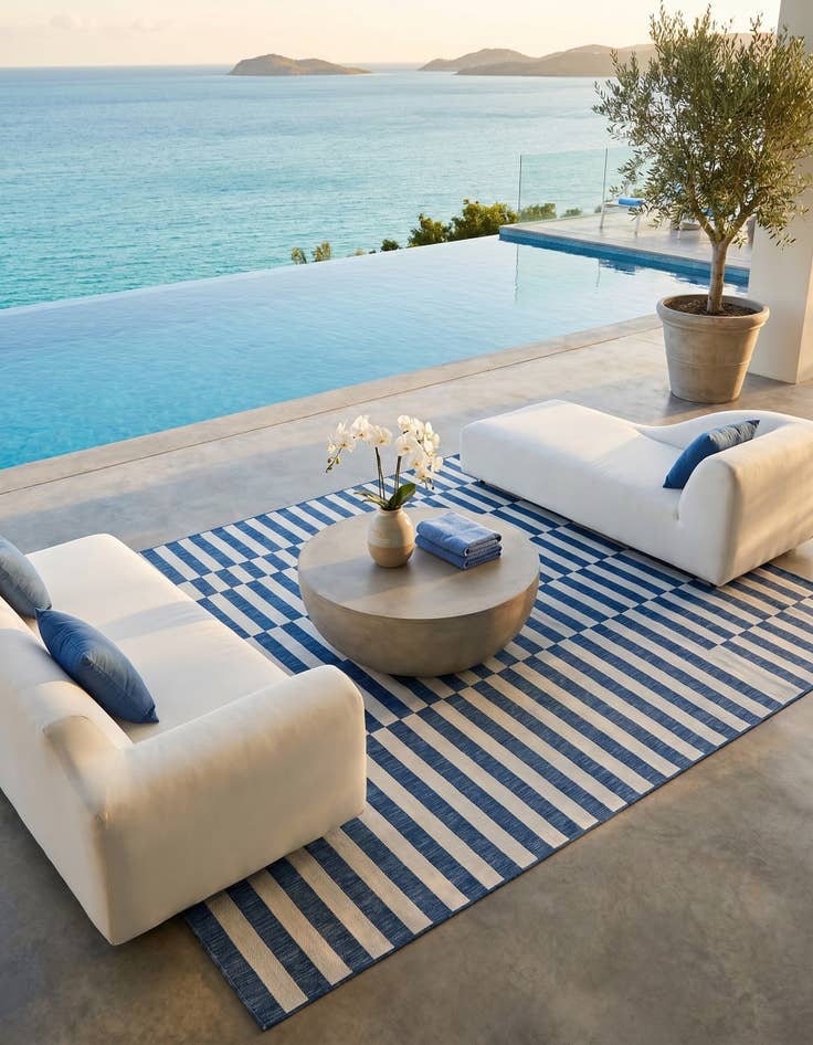 Detail image of 7' 10 x 11' Easy-Clean Ribbon Indoor / Outdoor Rug