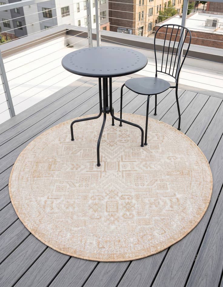 Detail image of 4' x 4' Easy-Clean Aztec Indoor / Outdoor Round Rug