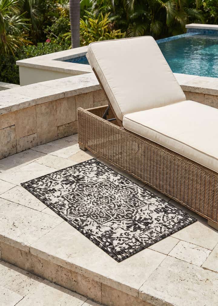 2' x 3' Easy-Clean Jill Zarin Dubai Indoor / Outdoor Rug