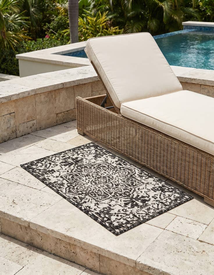 Detail image of 2' x 3' Easy-Clean Jill Zarin Dubai Indoor / Outdoor Rug