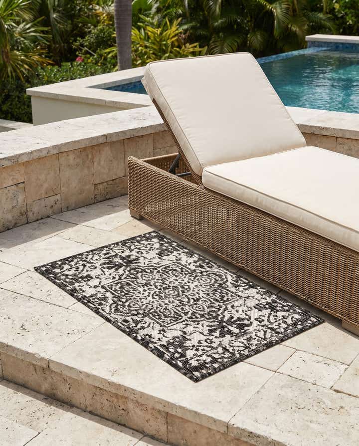 2' x 3' Easy-Clean Jill Zarin Dubai Indoor / Outdoor Rug
