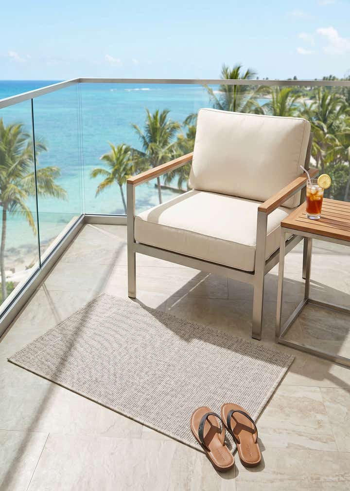 2' x 3' Easy-Clean Solid Indoor / Outdoor Rug