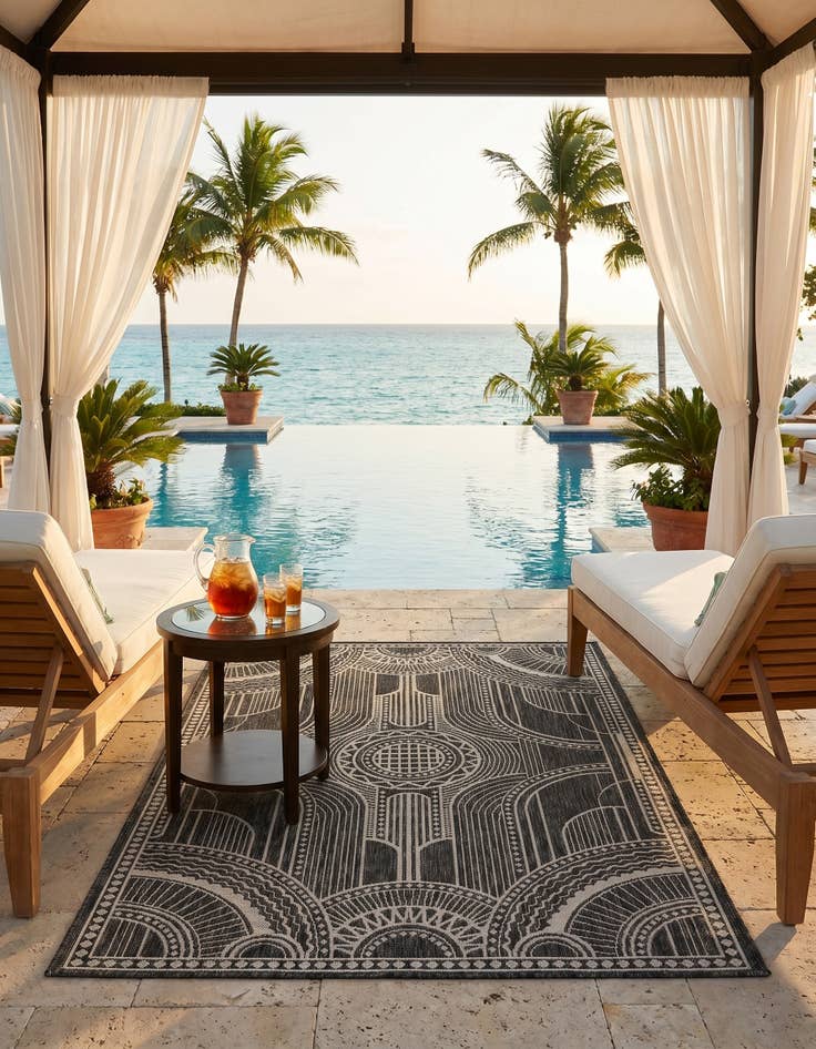Detail image of 4' 1 x 6' 1 Easy-Clean Traditional Indoor / Outdoor Rug