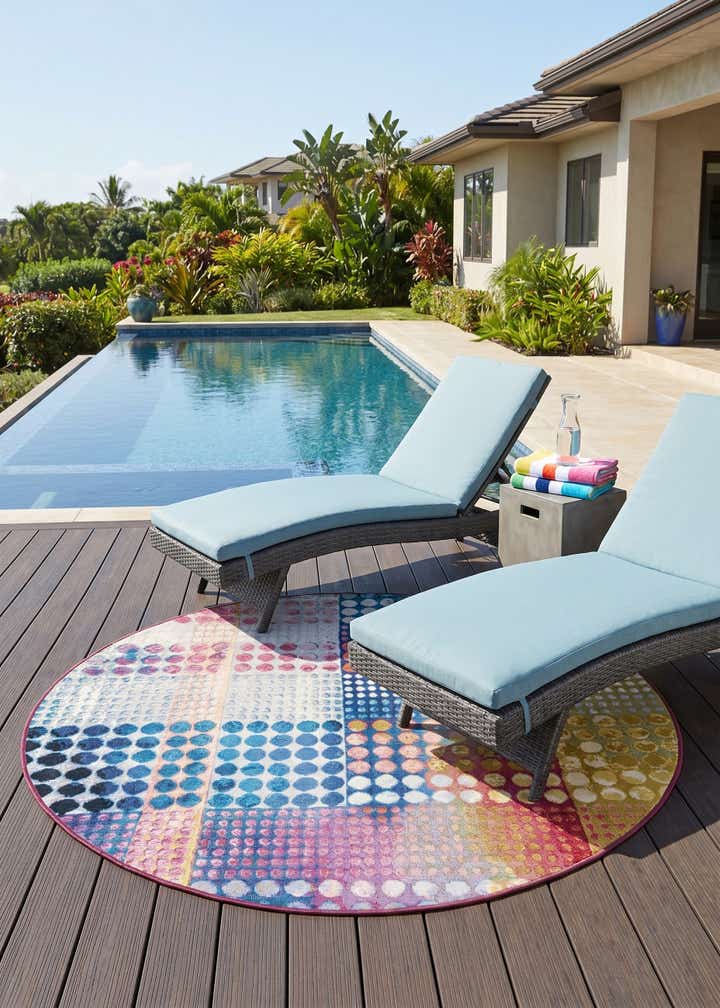 5' x 5' Easy-Clean Modern Indoor / Outdoor Round Rug