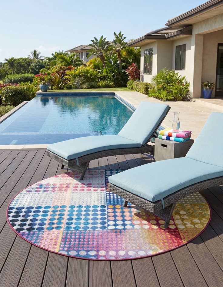 Detail image of 5' x 5' Easy-Clean Modern Indoor / Outdoor Round Rug