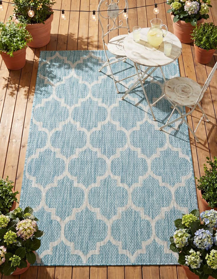 Detail image of 3' x 5' 3 Easy-Clean Lattice Indoor / Outdoor Rug