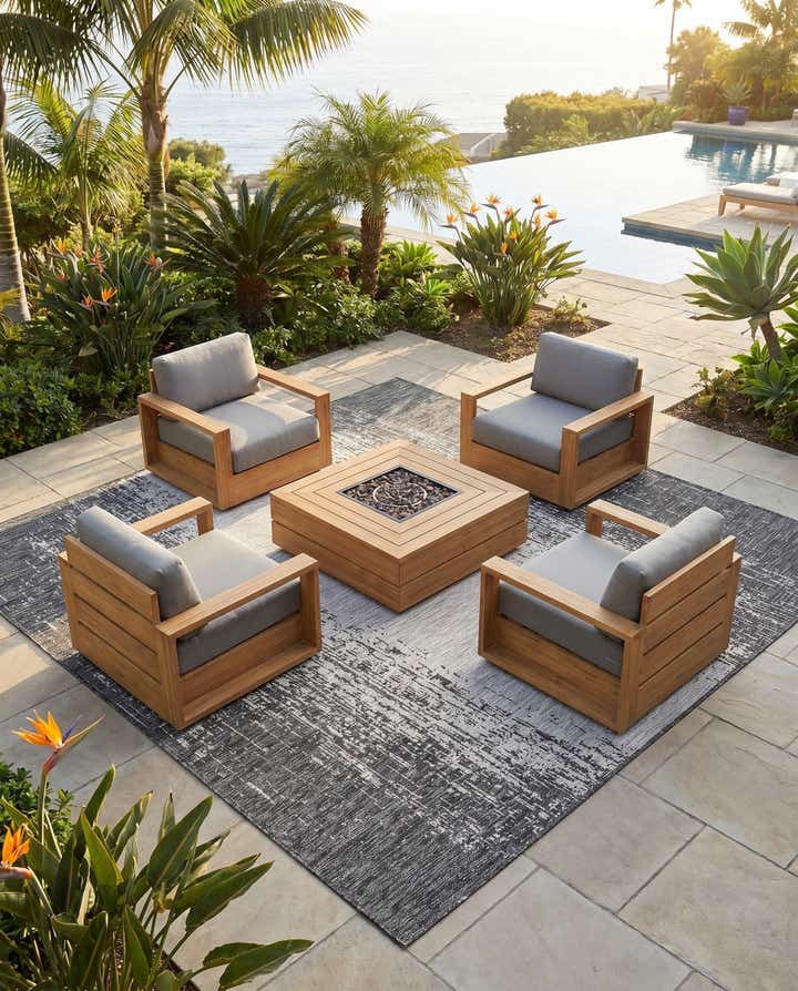 7' 10 x 7' 10 Easy-Clean Modern Indoor / Outdoor Square Rug