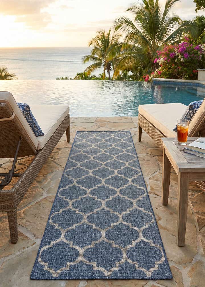 2' x 5' Easy-Clean Lattice Indoor / Outdoor Runner Rug
