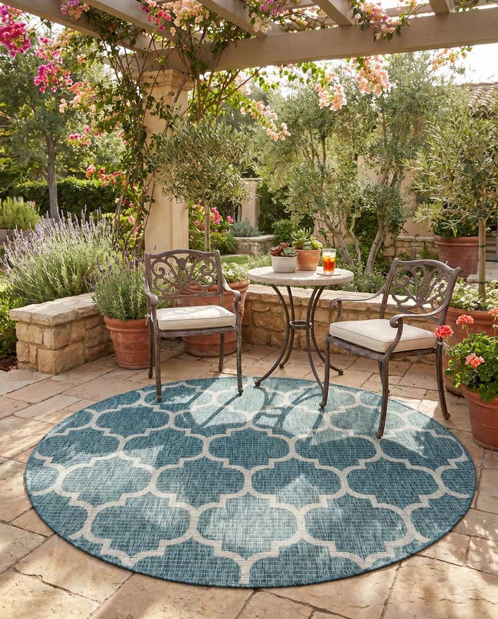 5' 3 x 5' 3 Easy-Clean Lattice Indoor / Outdoor Round Rug