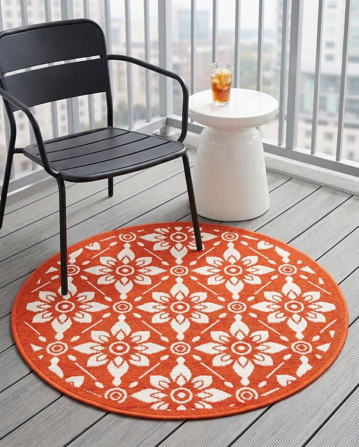 Detail image of 3' x 3' Easy-Clean Trellis Indoor / Outdoor Round Rug