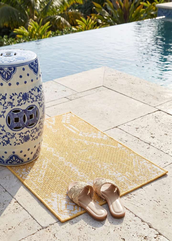 2' x 3' Easy-Clean Bohemian Indoor / Outdoor Rug