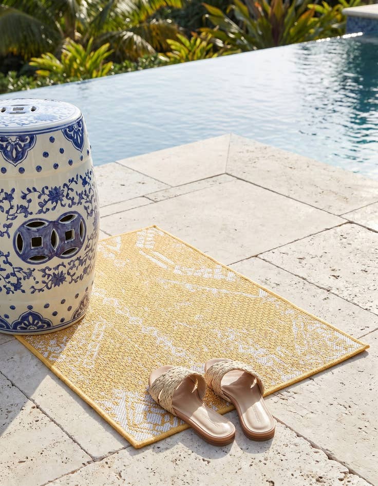 Detail image of 2' x 3' Easy-Clean Bohemian Indoor / Outdoor Rug