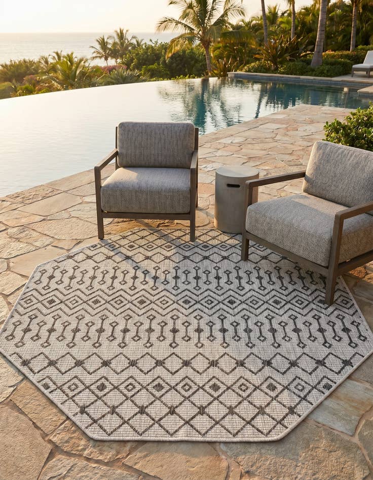 Detail image of 5' 3 x 5' 3 Easy-Clean Lattice Indoor / Outdoor Octagon Rug