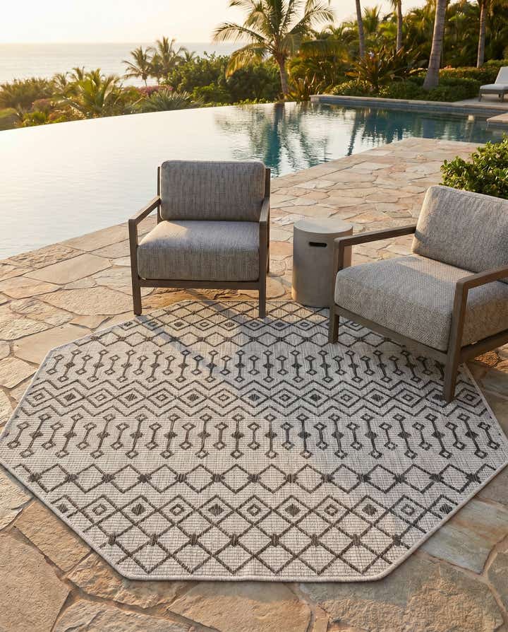5' 3 x 5' 3 Easy-Clean Lattice Indoor / Outdoor Octagon Rug