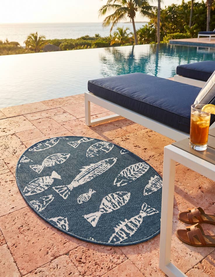 Detail image of 2' x 3' Easy-Clean Coastal Indoor / Outdoor Oval Rug