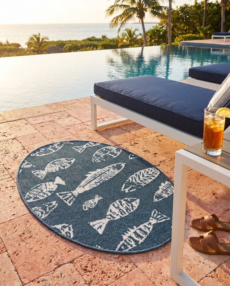 Detail image of 2' x 3' Easy-Clean Coastal Indoor / Outdoor Oval Rug