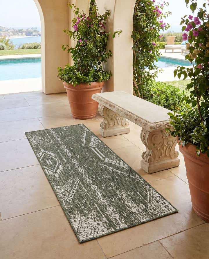 2' x 4' Easy-Clean Bohemian Indoor / Outdoor Runner Rug