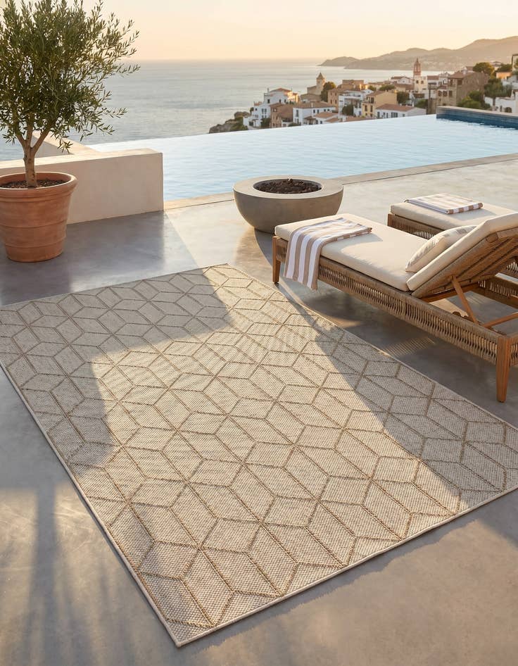 Detail image of 5' 3 x 8' Easy-Clean Lattice Indoor / Outdoor Rug