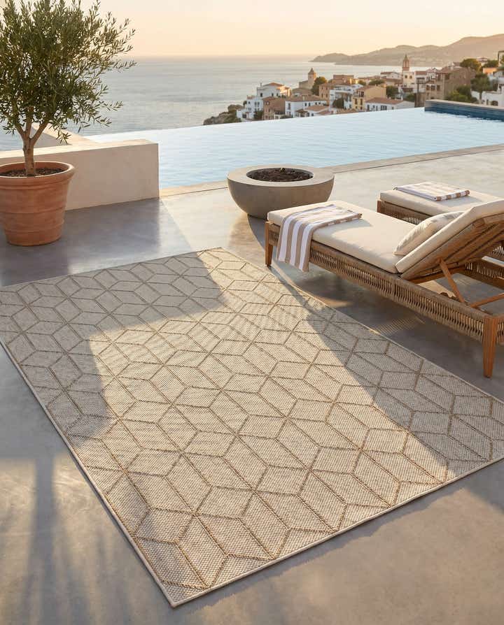 5' 3 x 8' Easy-Clean Trellis Indoor / Outdoor Rug