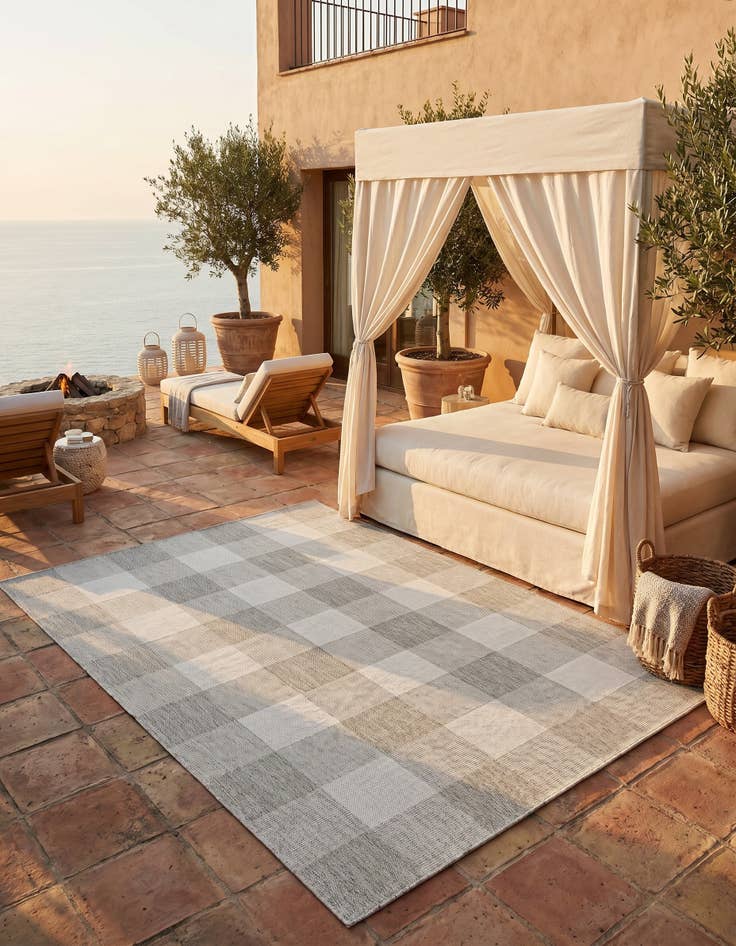 Detail image of 6' x 9' Easy-Clean Checkered Indoor / Outdoor Rug