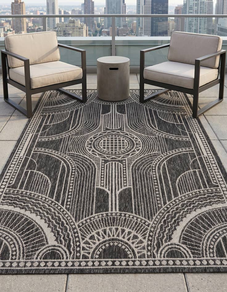 Detail image of 4' 1 x 6' 1 Easy-Clean Traditional Indoor / Outdoor Rug