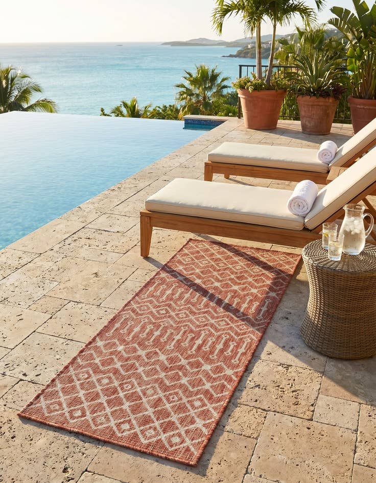 Detail image of 2' x 6' Easy-Clean Lattice Indoor / Outdoor Runner Rug