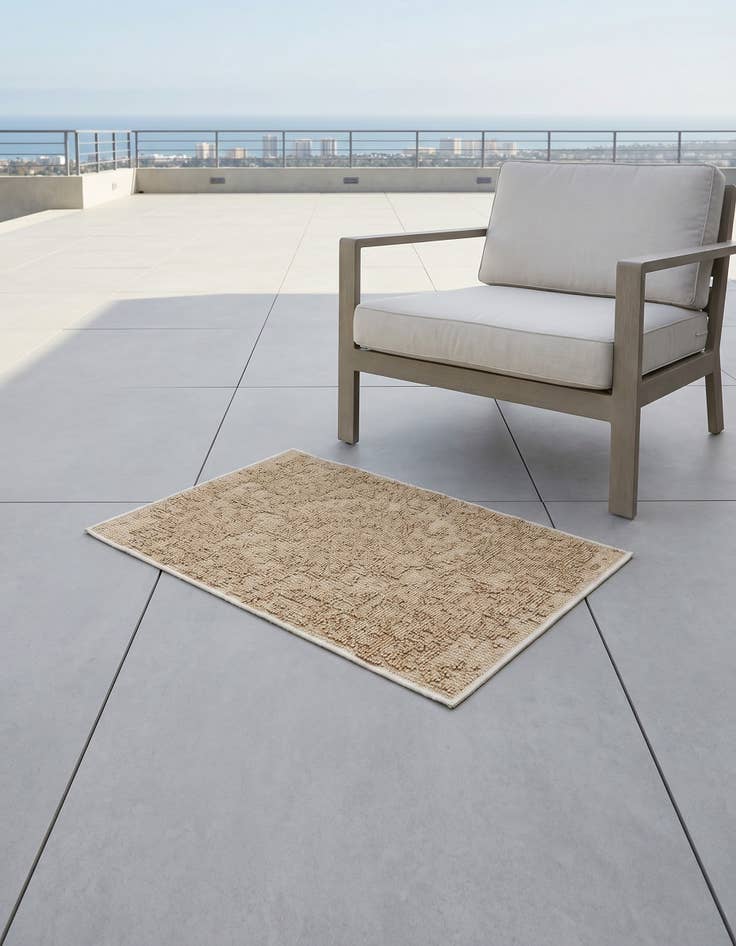 Detail image of 2' x 3' 1 Easy-Clean Traditional Indoor / Outdoor Rug