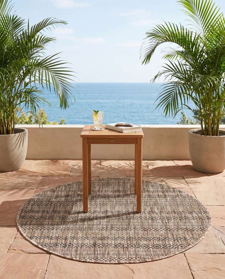 3' x 3' Easy-Clean Striped Indoor / Outdoor Round Rug