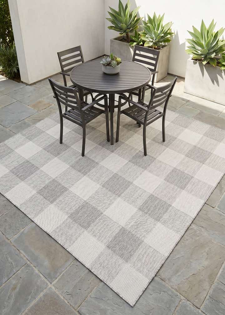 7' 10 x 7' 10 Easy-Clean Checkered Indoor / Outdoor Square Rug
