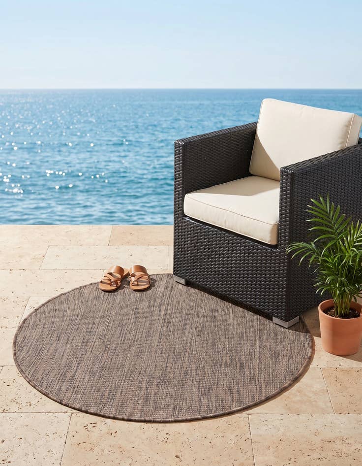 Detail image of 3' 1 x 3' 1 Easy-Clean Solid Indoor / Outdoor Round Rug