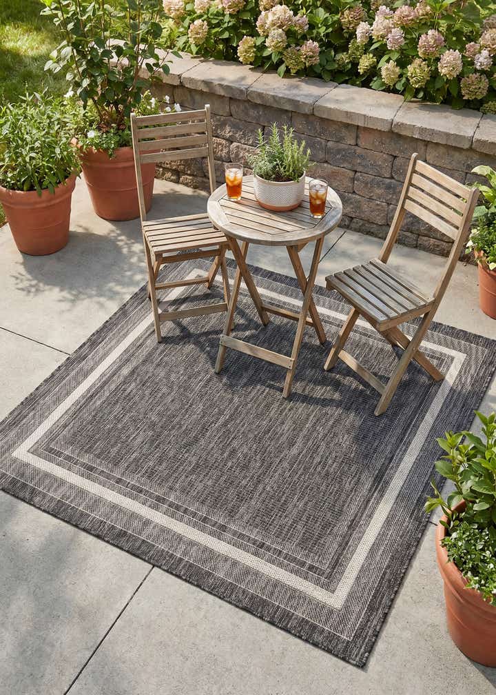 5' 3 x 5' 3 Easy-Clean Border Indoor / Outdoor Square Rug