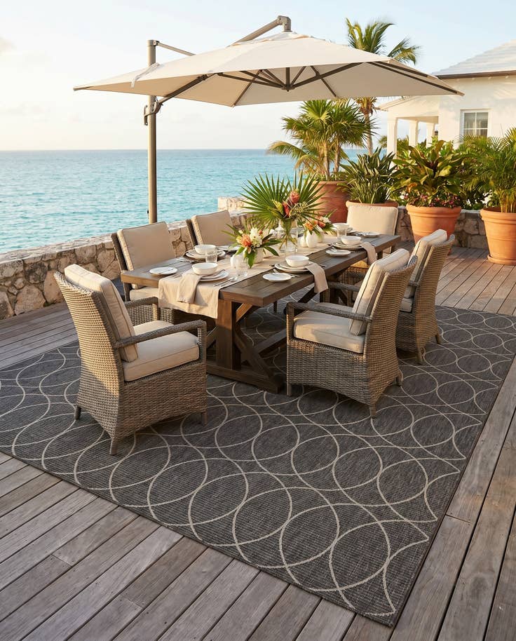 Detail image of 10' x 14' Easy-Clean Lattice Indoor / Outdoor Rug