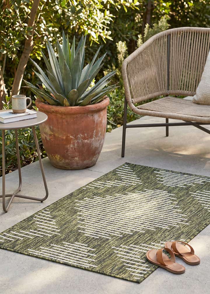 2' x 3' Easy-Clean Modern Indoor / Outdoor Rug