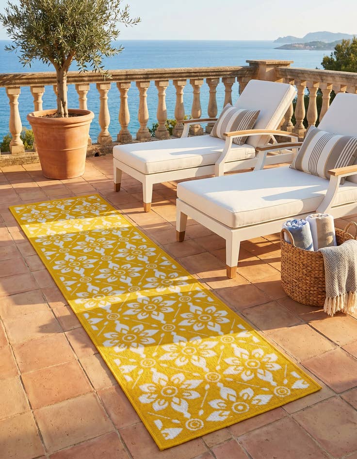 Detail image of 2' x 8' Easy-Clean Trellis Indoor / Outdoor Runner Rug