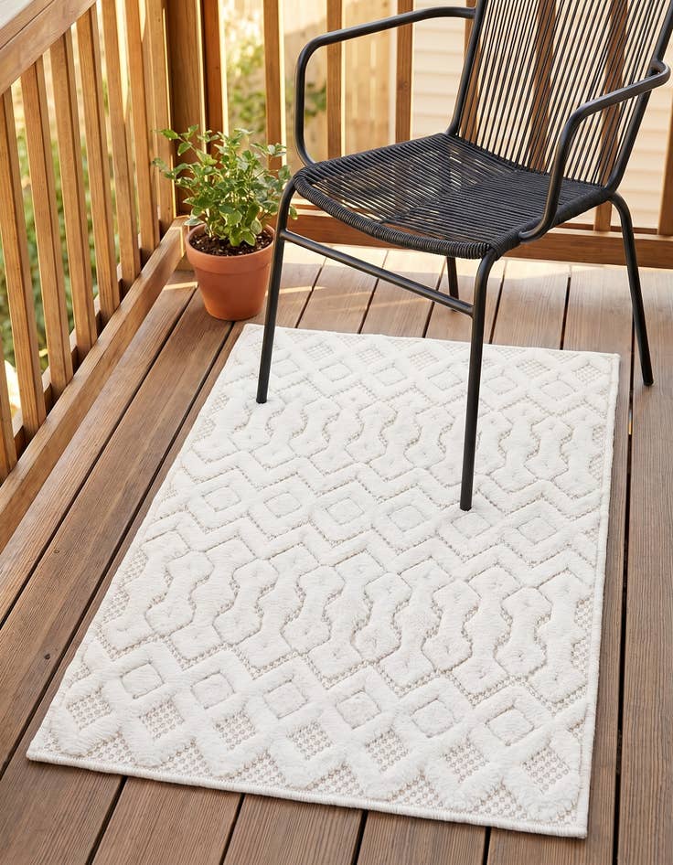 Detail image of 2' x 3' Easy-Clean Trellis Textured Indoor / Outdoor Rug