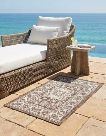 2' x 3' Easy-Clean Aztec Indoor / Outdoor Rug