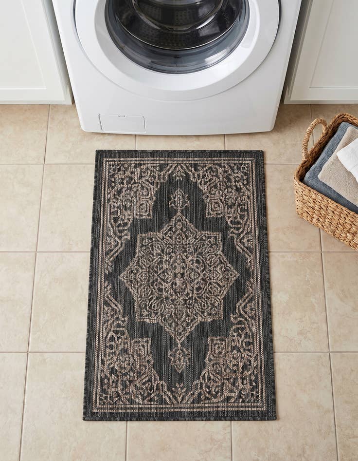 Detail image of 2' x 3' Easy-Clean Traditional Indoor / Outdoor Rug
