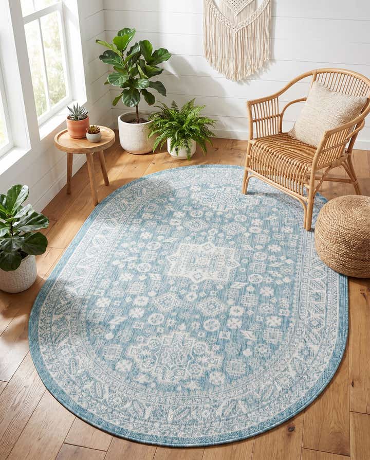 5' 3 x 8' Easy-Clean Aztec Indoor / Outdoor Oval Rug