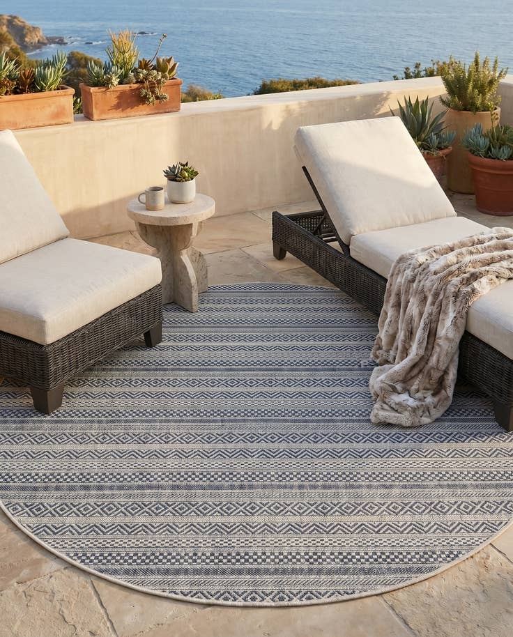Detail image of 5' 3 x 5' 3 Easy-Clean Ribbon Indoor / Outdoor Round Rug